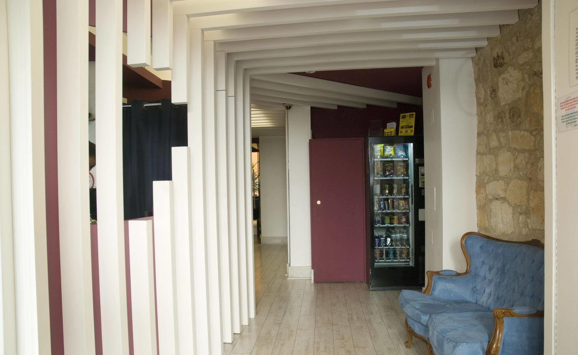 Albergue Revolutum Hostel Salamanca Bagian luar foto