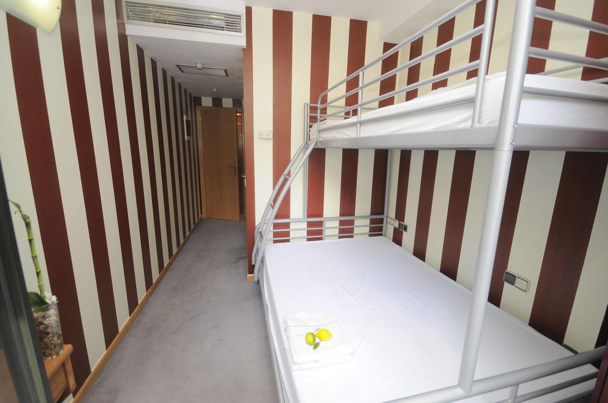 Albergue Revolutum Hostel Salamanca Bagian luar foto