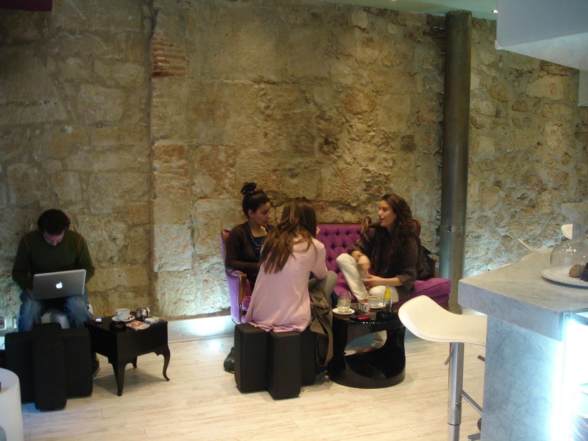 Albergue Revolutum Hostel Salamanca Bagian luar foto