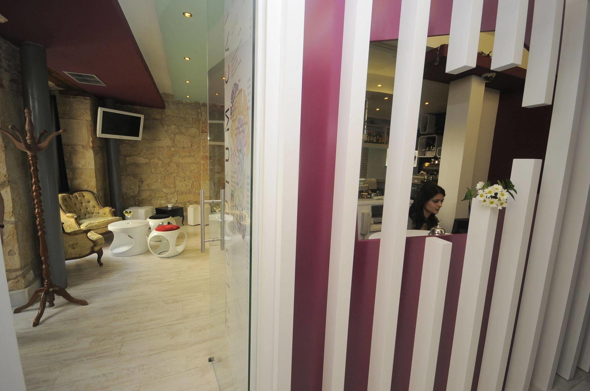 Albergue Revolutum Hostel Salamanca Bagian luar foto